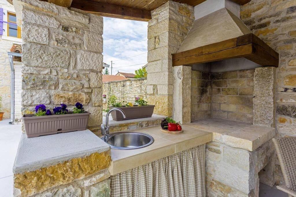 House Kristina **** Vila Burići Exterior foto