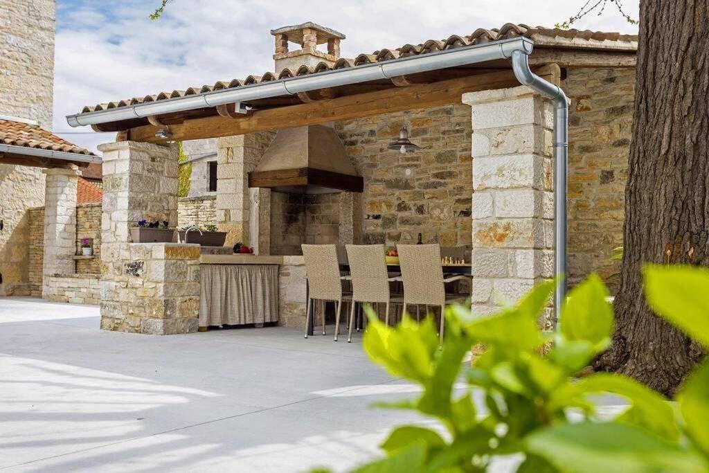House Kristina **** Vila Burići Exterior foto